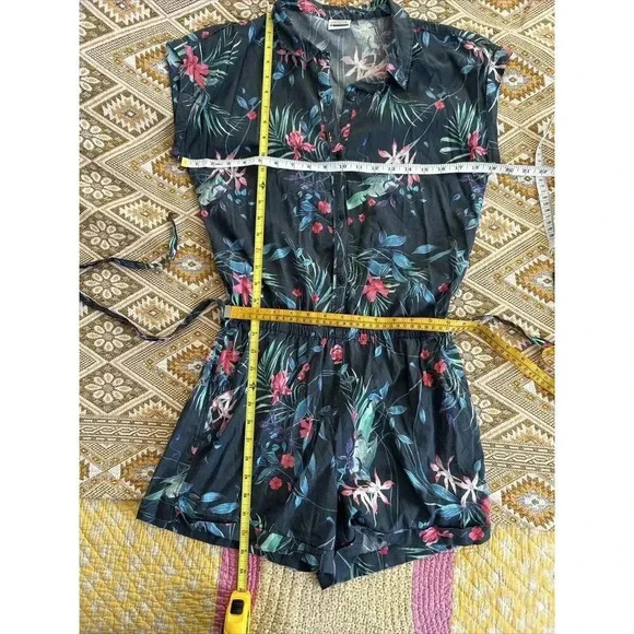 Oxbow France Romper Surf Wear Tropical Floral Pockets Shorts Women’s Size 2 - Picture 9 of 13
